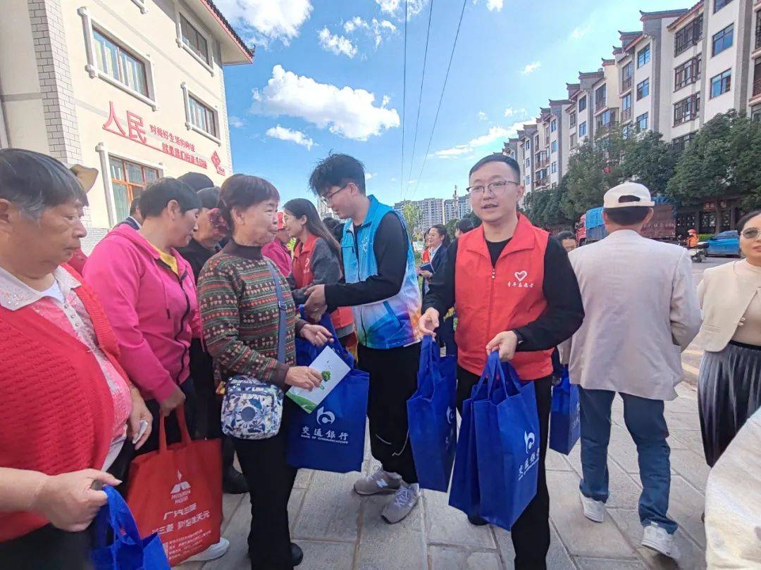 雄鹿发起慈善活动助力当地社区脱贫攻坚的简单介绍